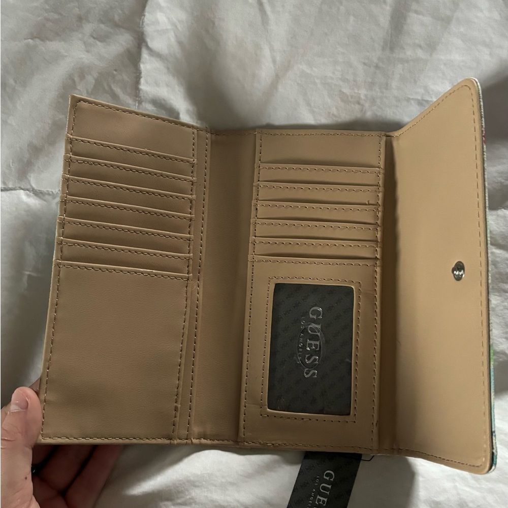Guess Wallet - Picture 3 of 5